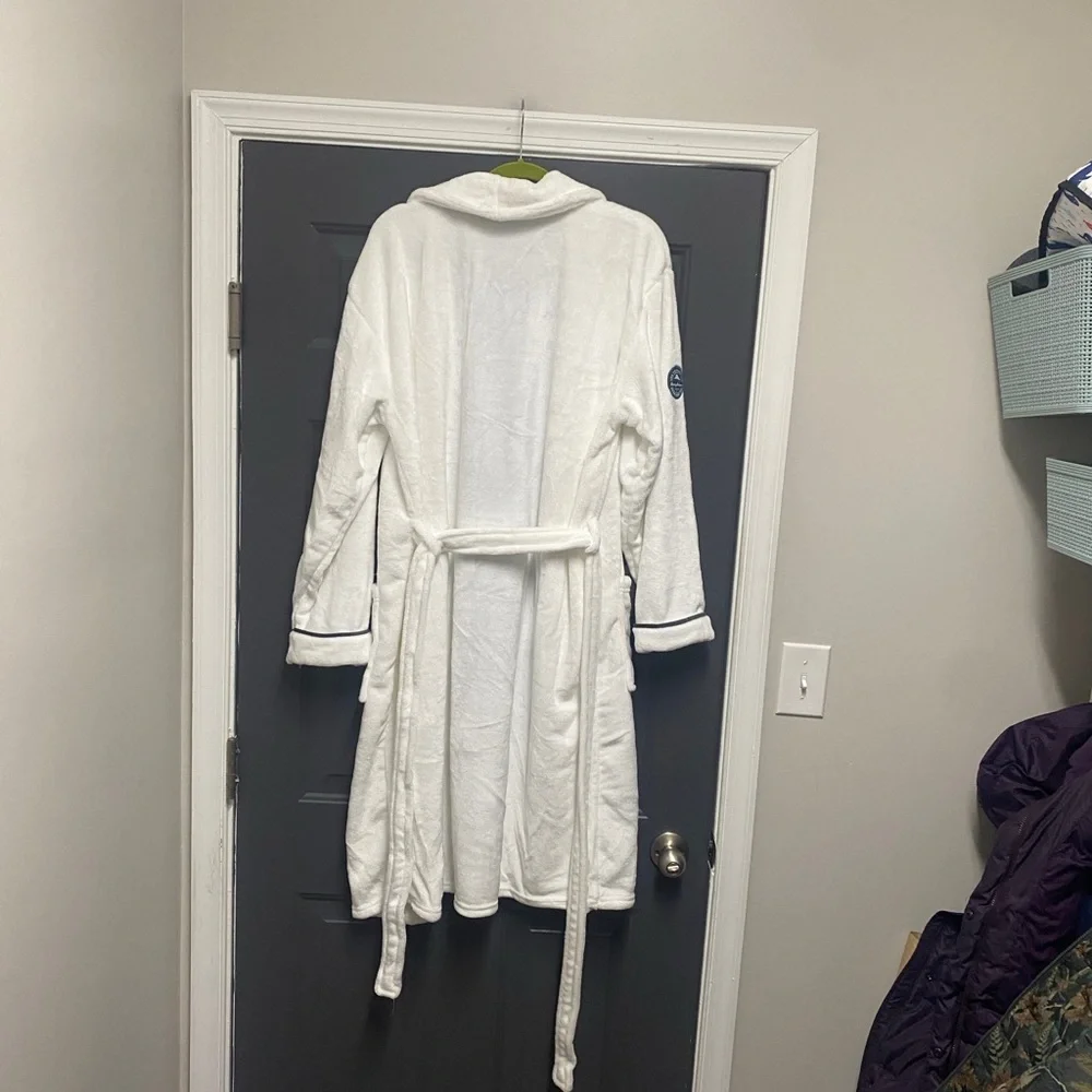 Tommy Bahama Unisex Luxury Hotel Spa Robe - White with Navy Piping - OSFM - Picture 5 of 9